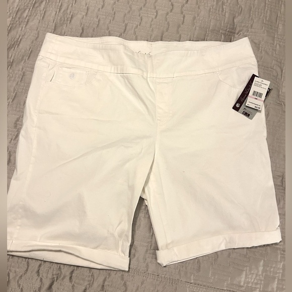 Gloria Vanderbilt Bermuda Super Stretch Waistband Amanda Short 22W - NWT - Picture 1 of 6